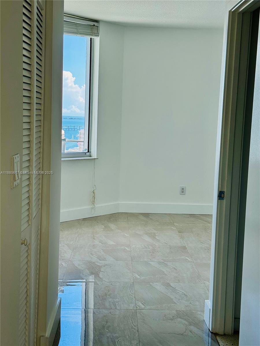 325 S Biscayne Blvd #3215, Miami FL 33131