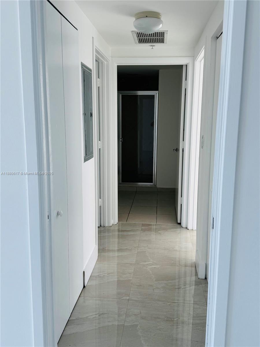 325 S Biscayne Blvd #3215, Miami FL 33131
