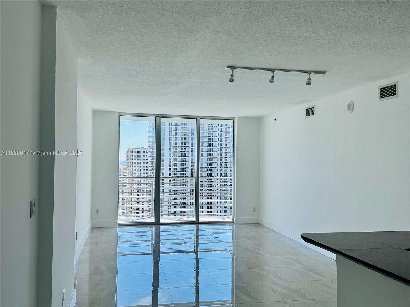 325 S Biscayne Blvd #3215, Miami FL 33131