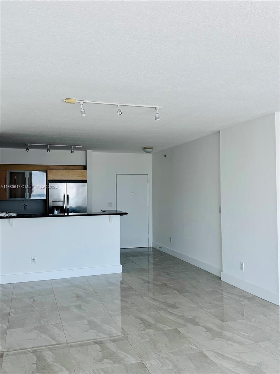 325 S Biscayne Blvd #3215, Miami FL 33131