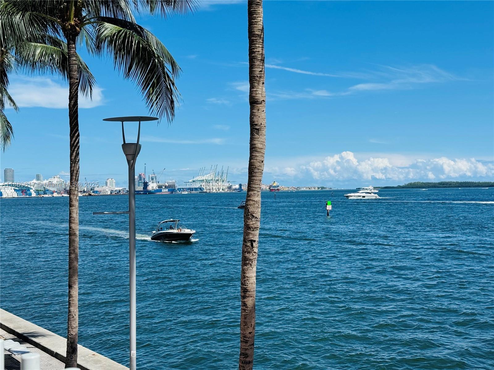 325 S Biscayne Blvd #3215, Miami FL 33131