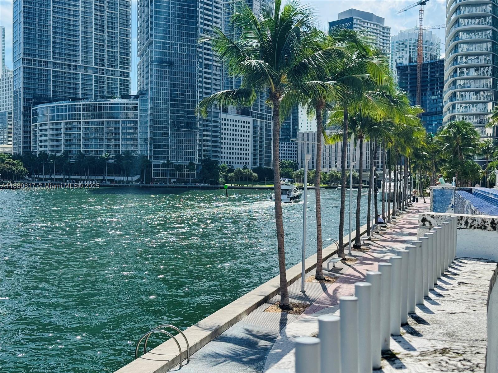 325 S Biscayne Blvd #3215, Miami FL 33131