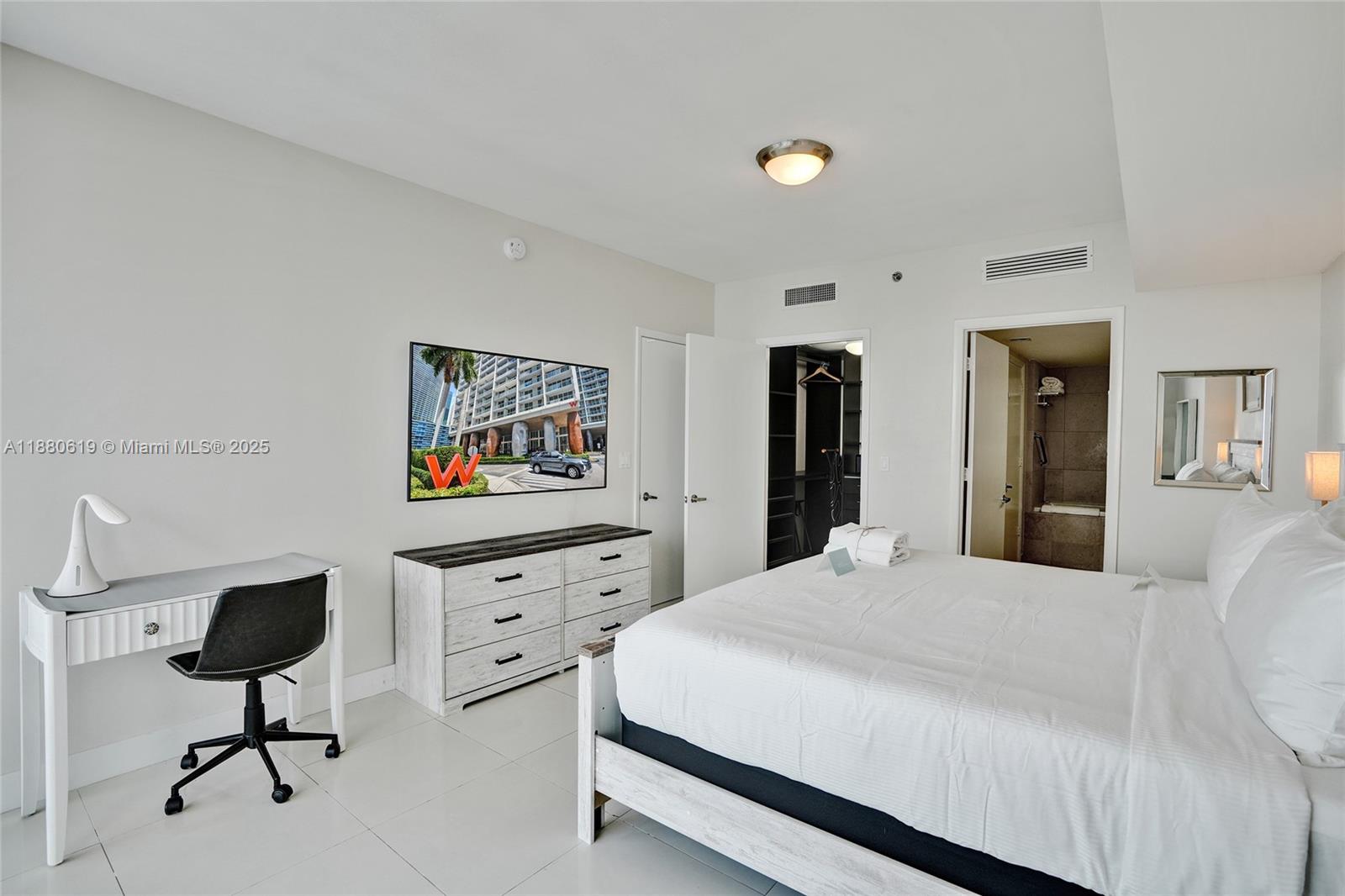 485 Brickell Ave #4207, Miami FL 33131