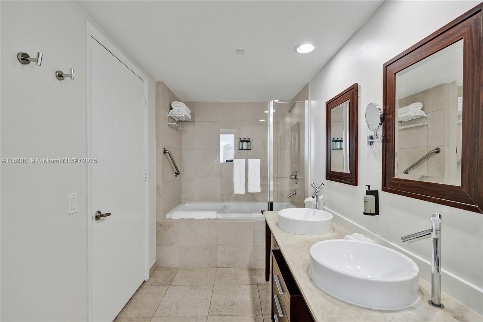 485 Brickell Ave #4207, Miami FL 33131