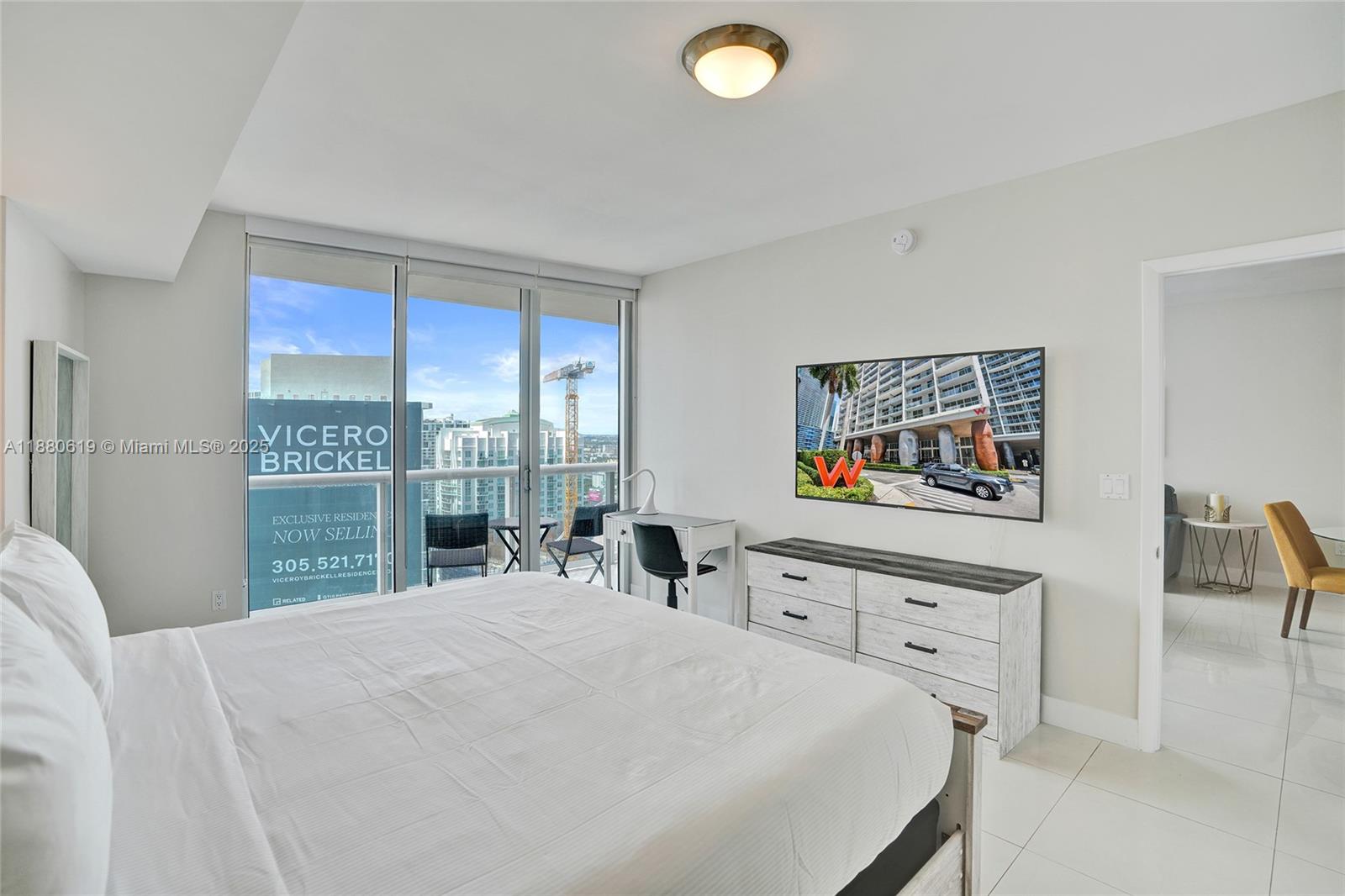 485 Brickell Ave #4207, Miami FL 33131