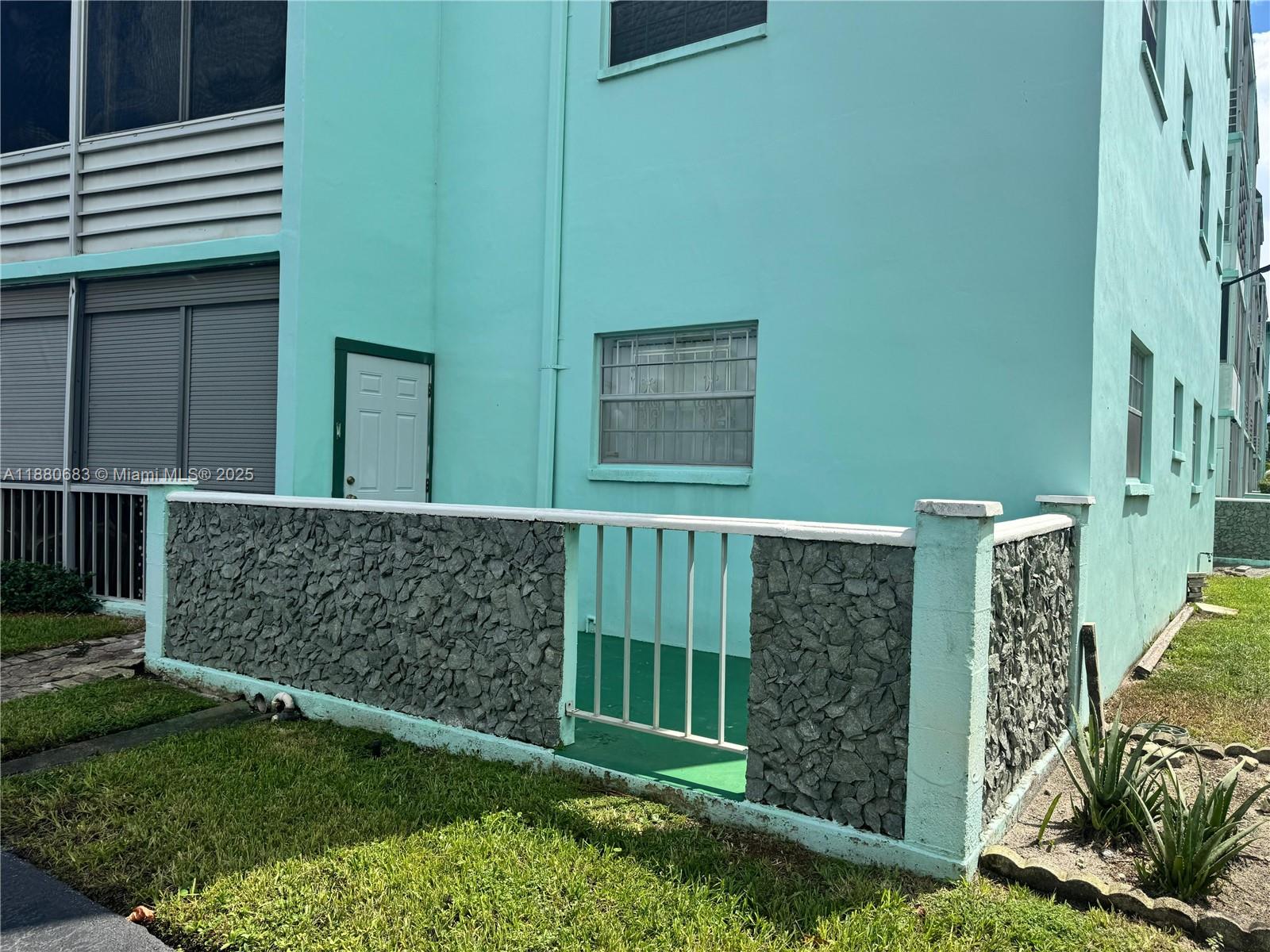 4141 NW 44th Ave #117, Lauderdale Lakes FL 33319