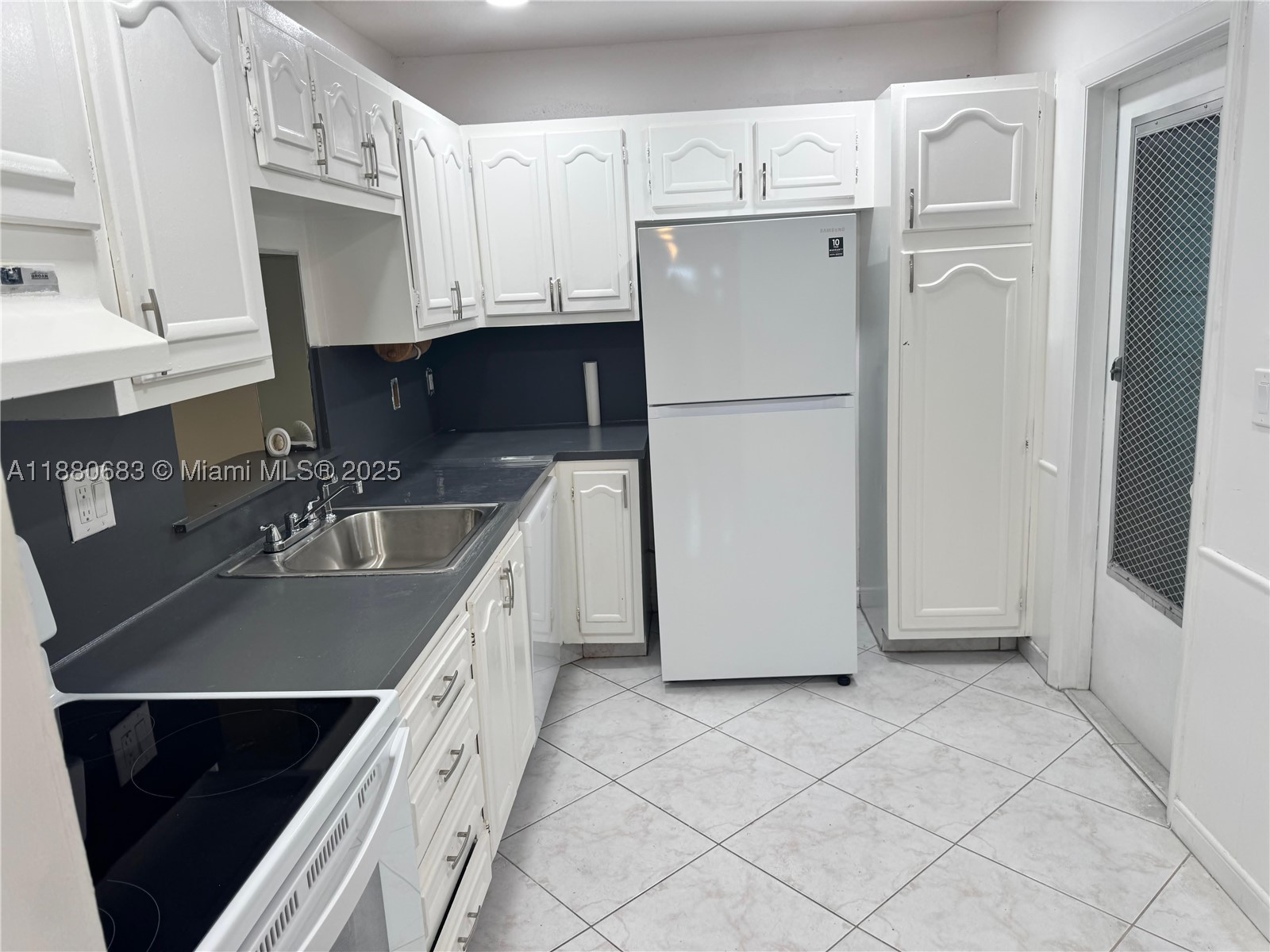 4141 NW 44th Ave #117, Lauderdale Lakes FL 33319