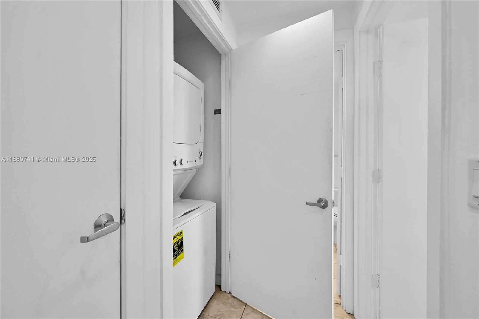 1060 Brickell Avenue #1515, Miami FL 33131
