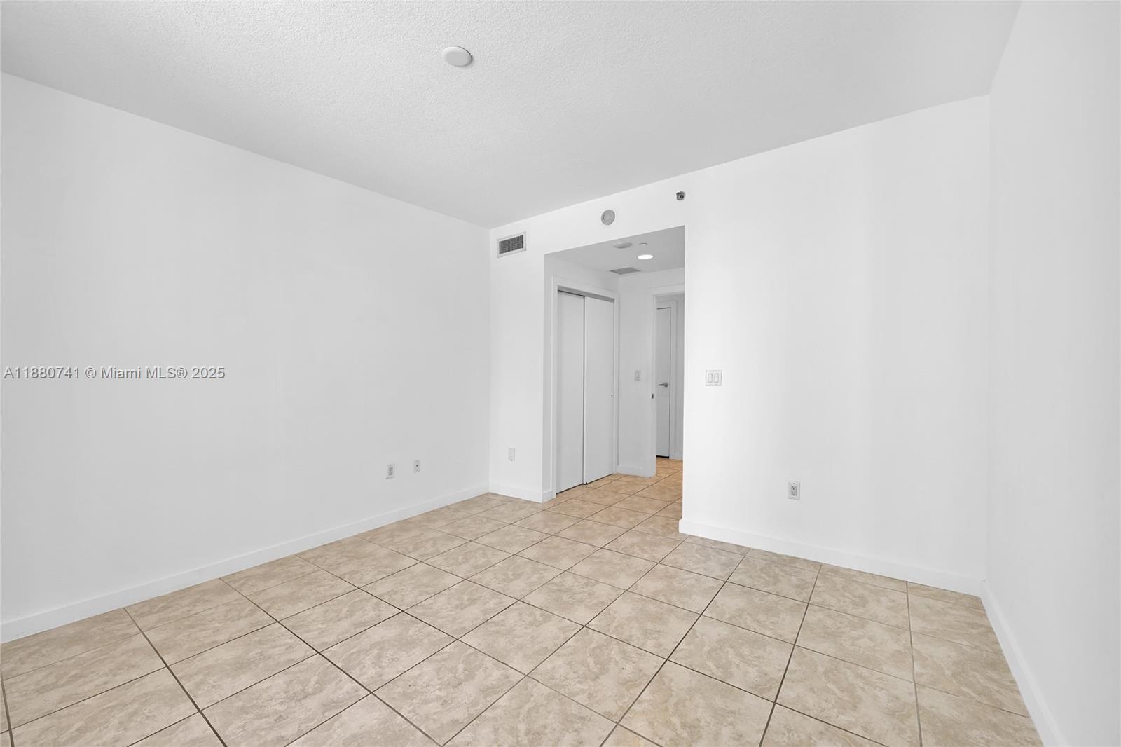 1060 Brickell Avenue #1515, Miami FL 33131
