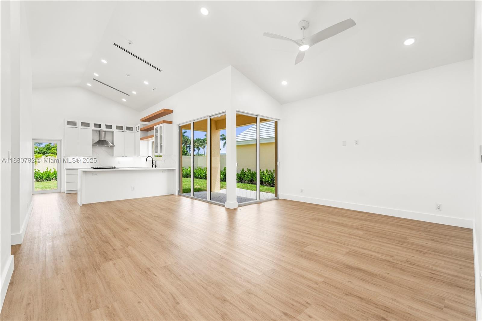 9041 Baybury Ln, West Palm Beach FL 33411