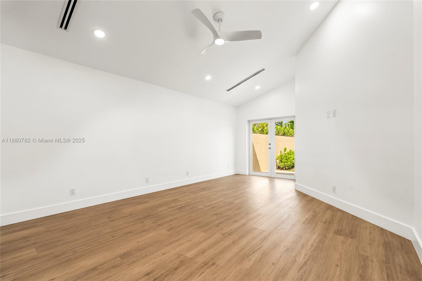 9041 Baybury Ln, West Palm Beach FL 33411