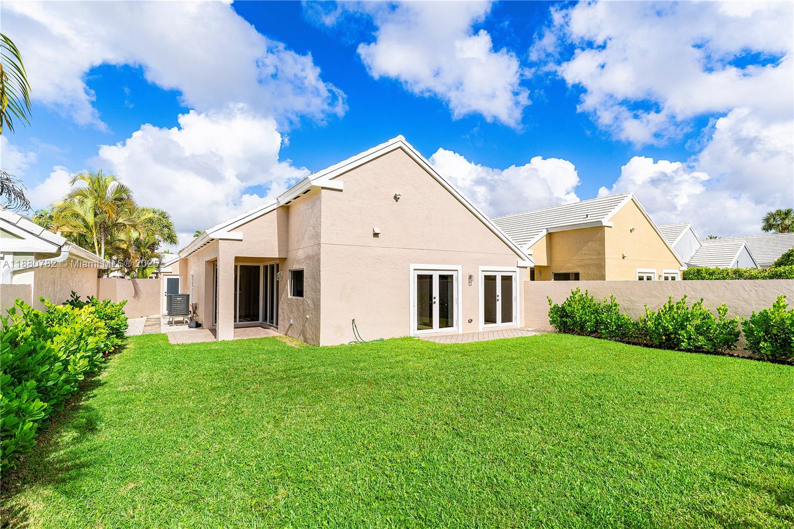 9041 Baybury Ln, West Palm Beach FL 33411