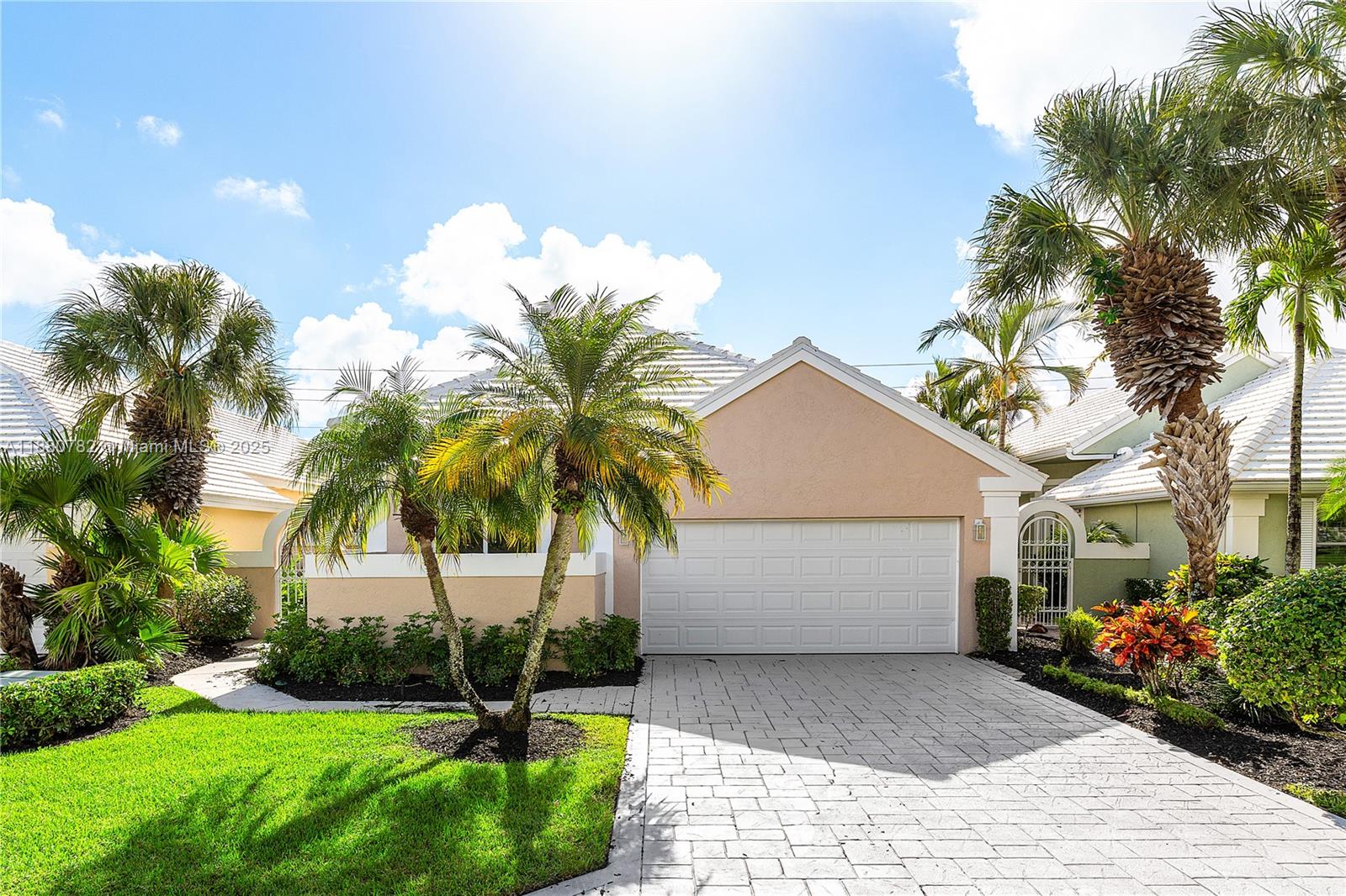 9041 Baybury Ln, West Palm Beach FL 33411