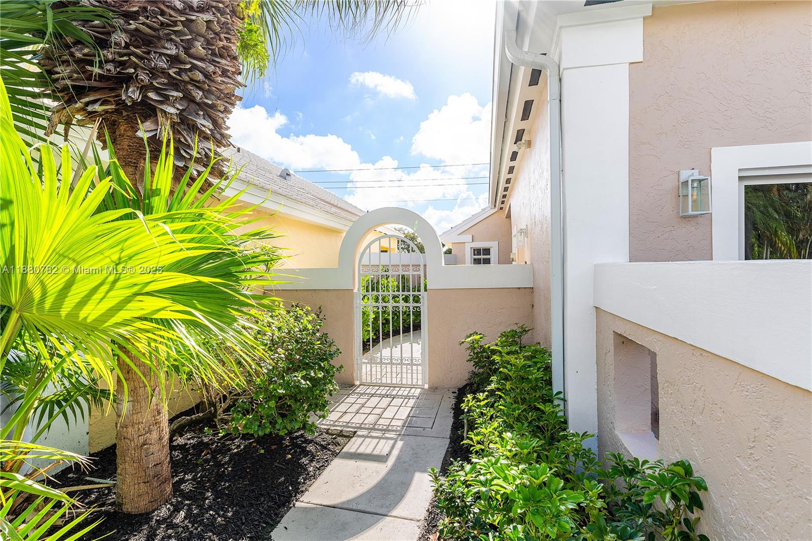 9041 Baybury Ln, West Palm Beach FL 33411