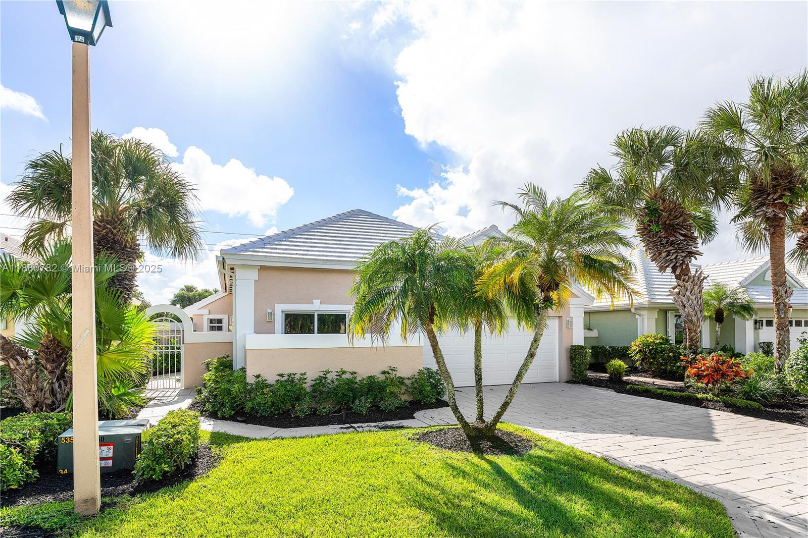 9041 Baybury Ln, West Palm Beach FL 33411