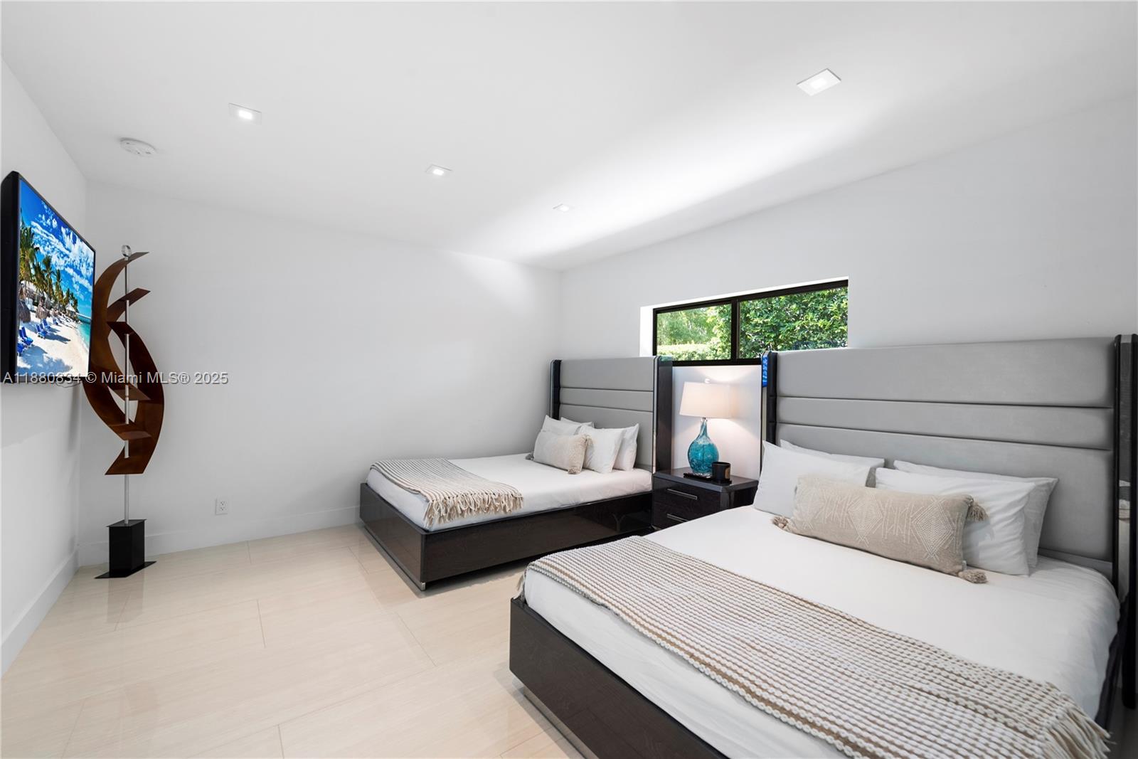 1025 Diplomat Parkway, Hollywood FL 33019