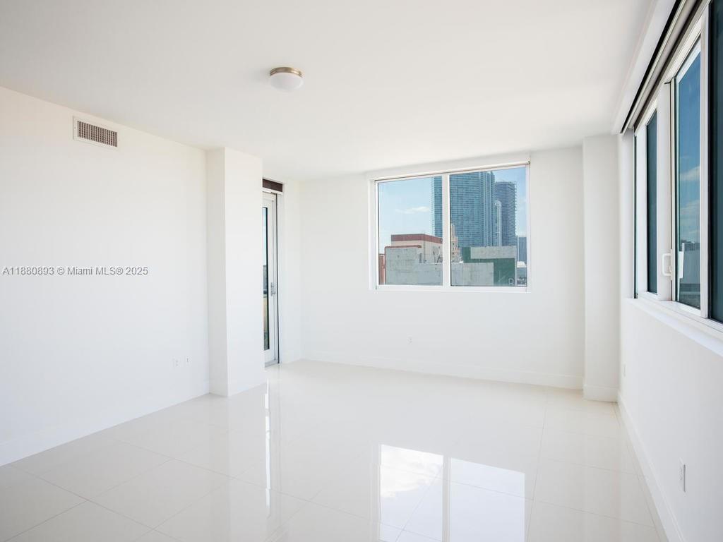 244 Biscayne Blvd #1202, Miami FL 33132