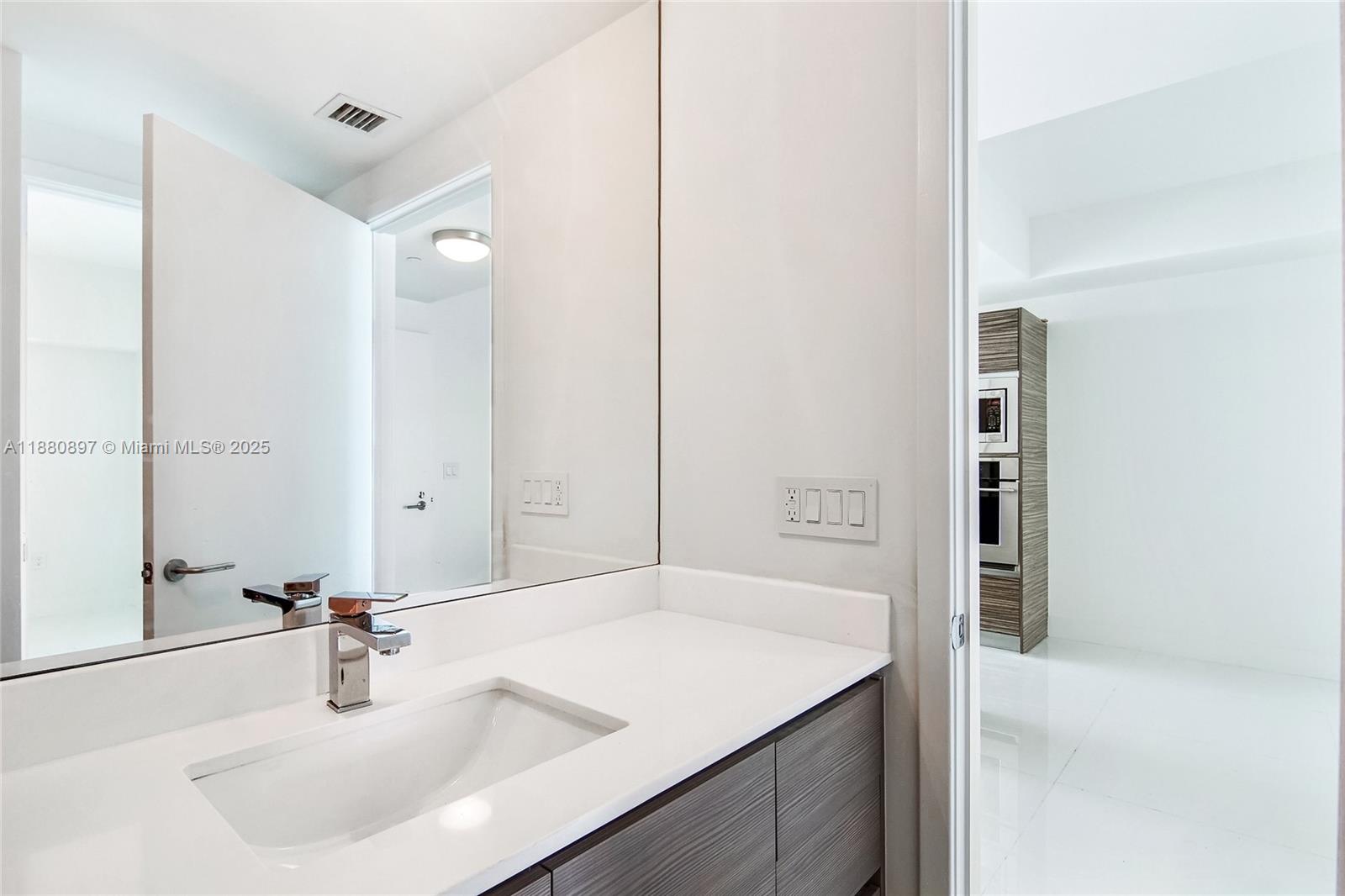 460 NE 28th St #3507, Miami FL 33137