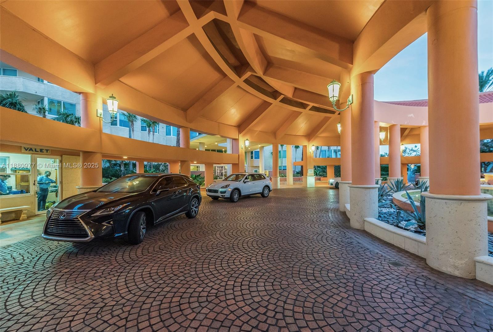 300 S Pointe Dr #504, Miami Beach FL 33139