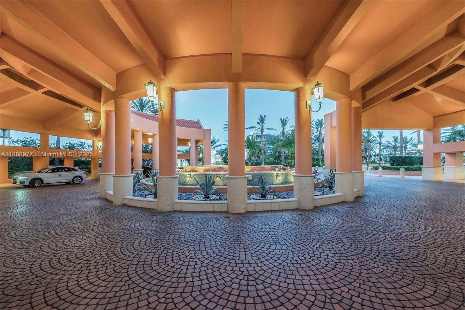 300 S Pointe Dr #504, Miami Beach FL 33139