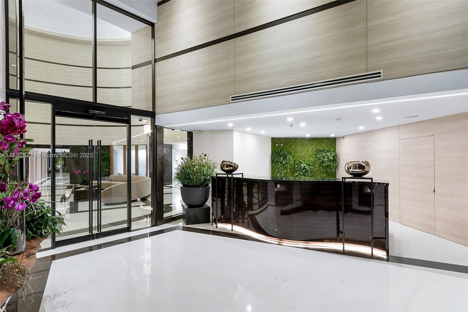 300 S Pointe Dr #504, Miami Beach FL 33139