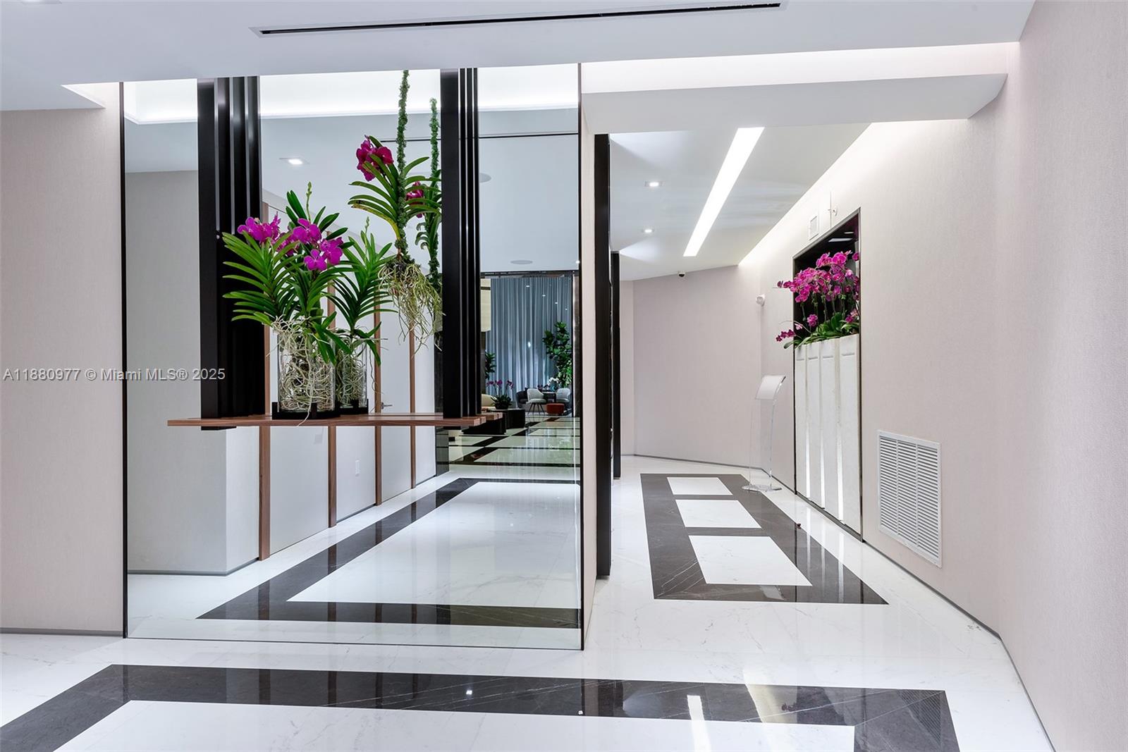 300 S Pointe Dr #504, Miami Beach FL 33139