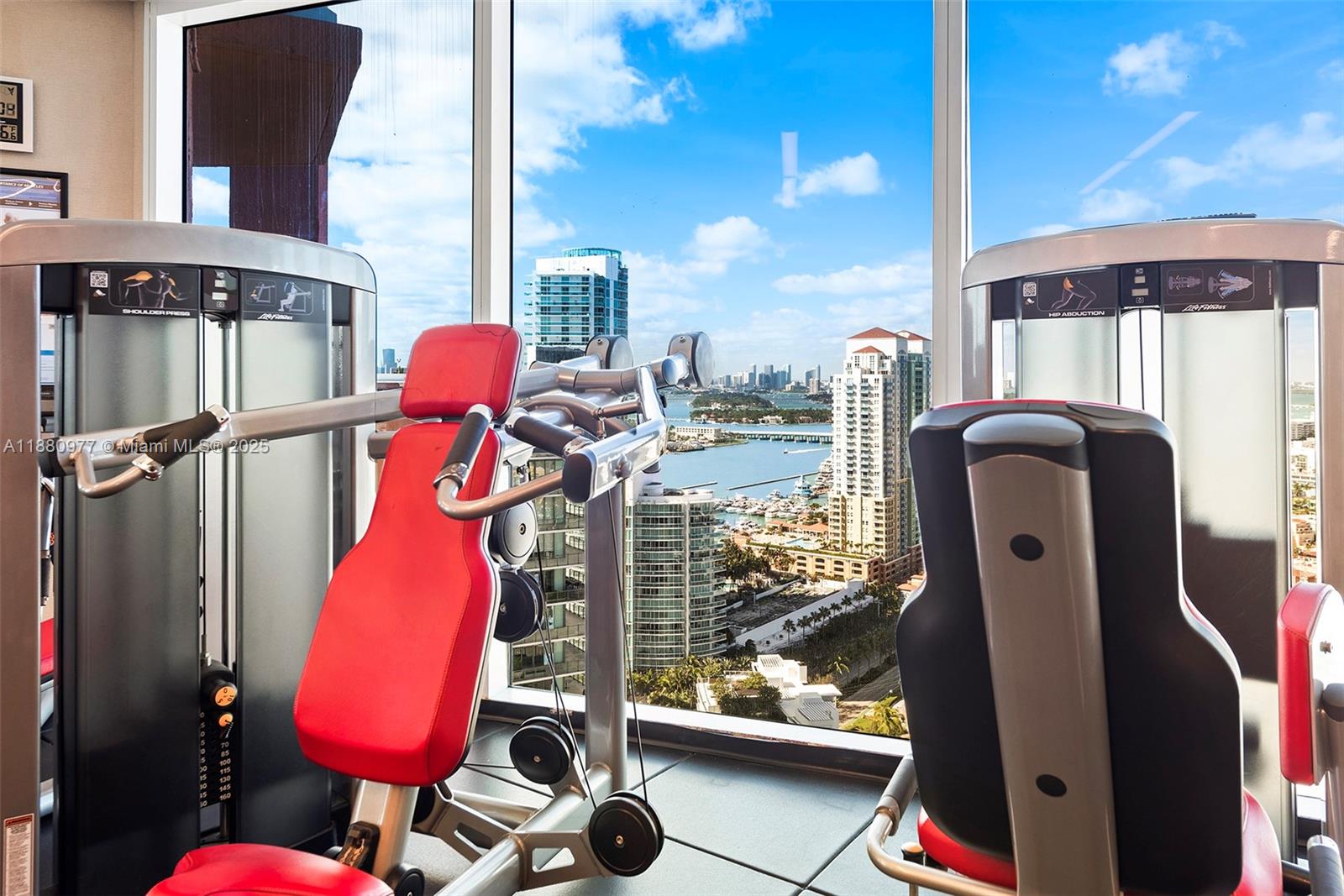 300 S Pointe Dr #504, Miami Beach FL 33139