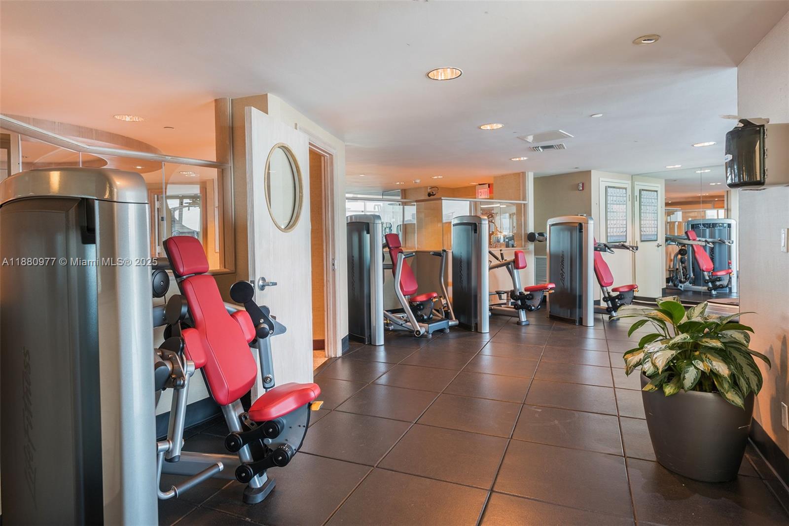 300 S Pointe Dr #504, Miami Beach FL 33139