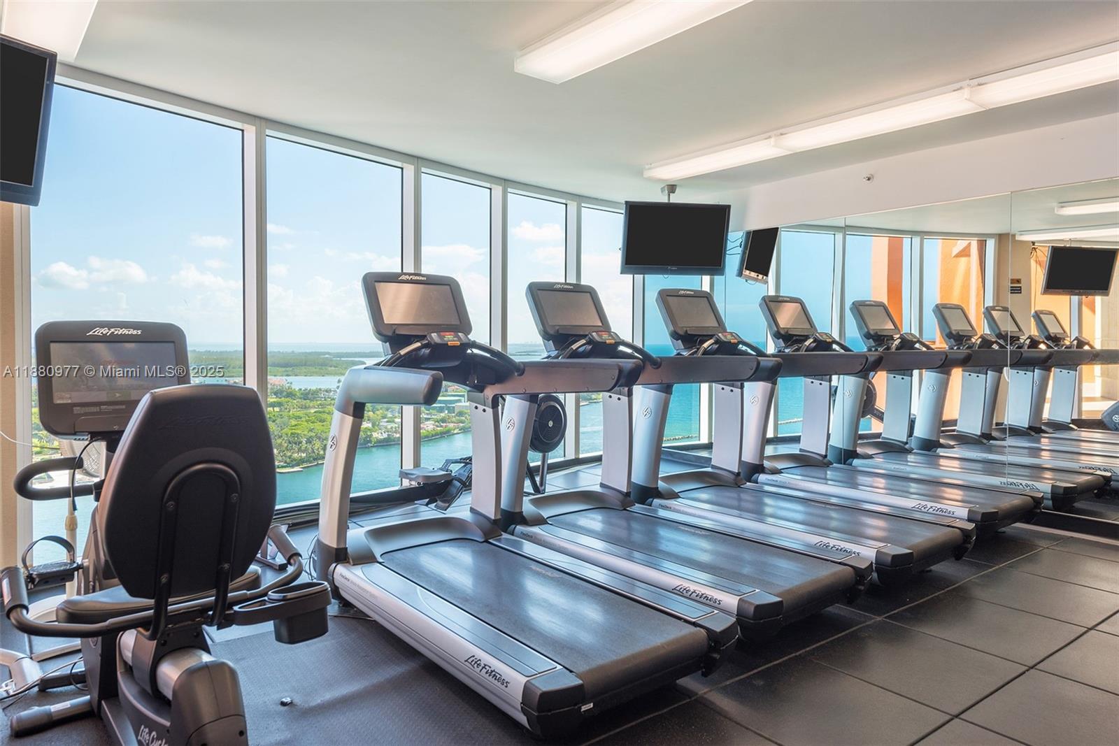 300 S Pointe Dr #504, Miami Beach FL 33139