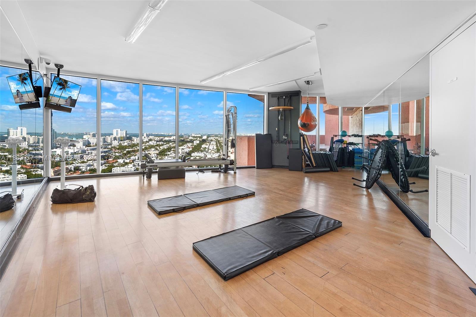 300 S Pointe Dr #504, Miami Beach FL 33139