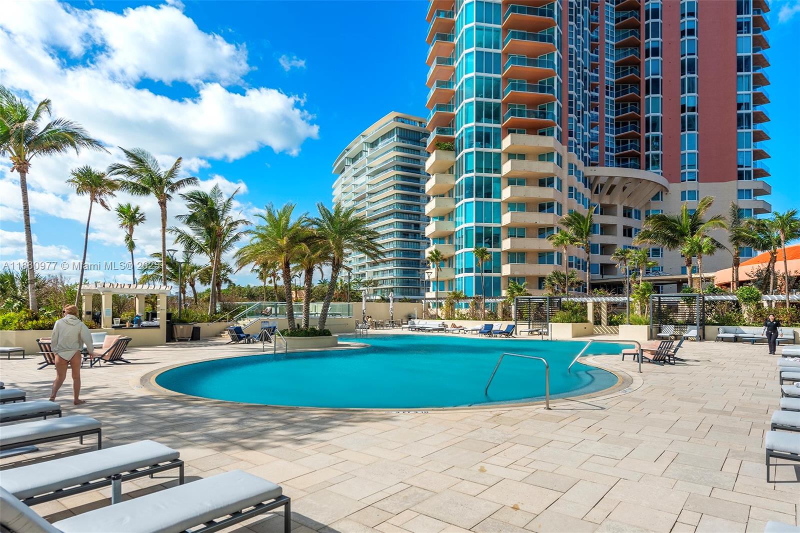300 S Pointe Dr #504, Miami Beach FL 33139