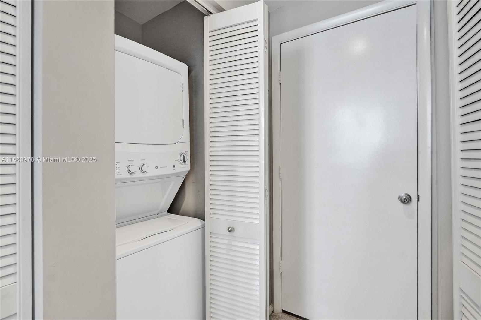 801 Brickell Key Blvd #808, Miami FL 33131