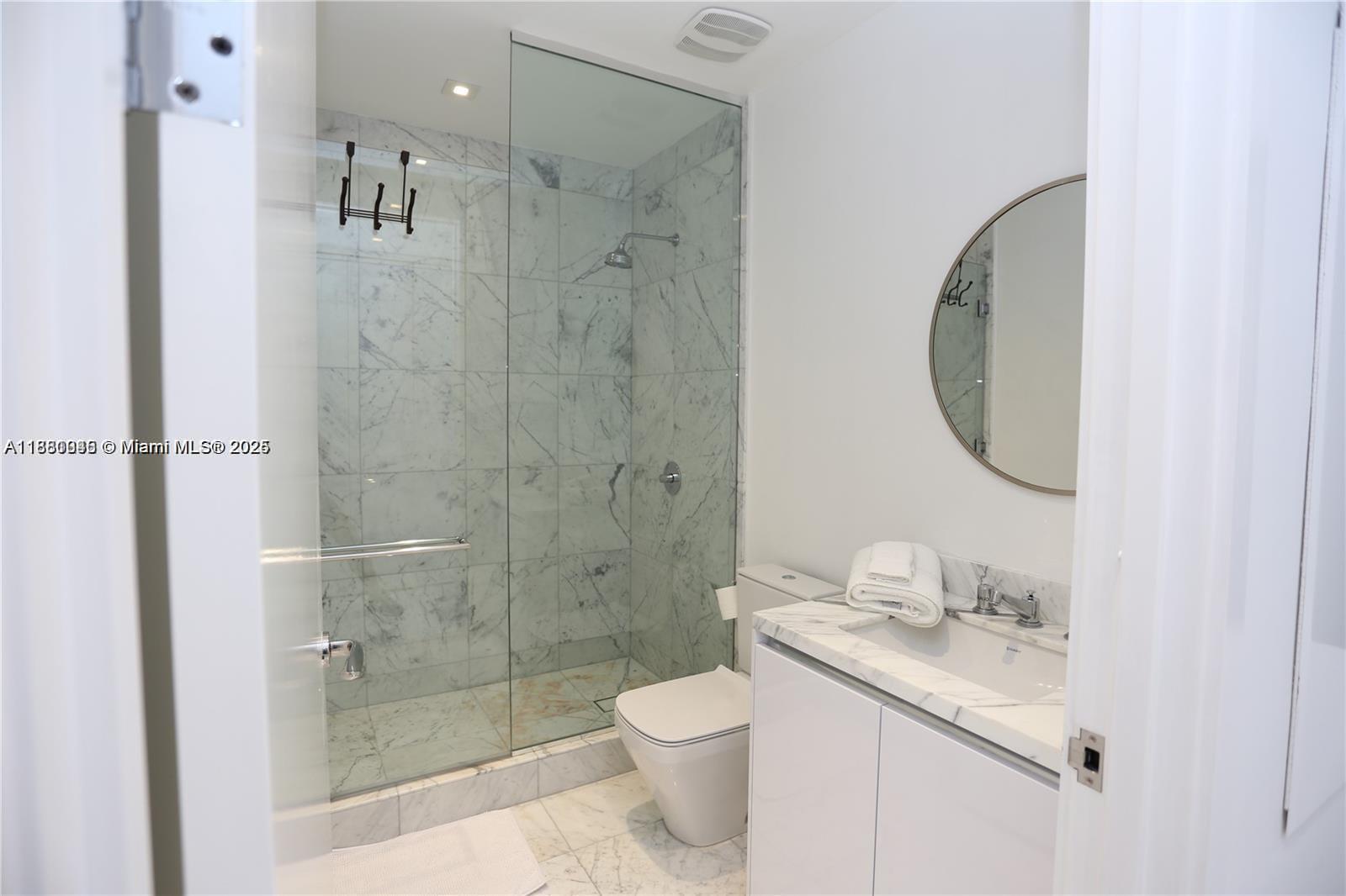 16901 Collins Ave #904, Sunny Isles Beach FL 33160