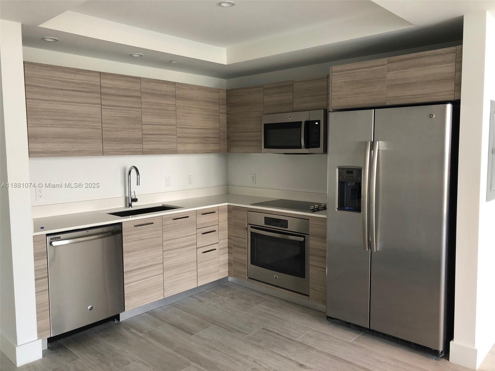 121 NE 34th St #812, Miami FL 33137