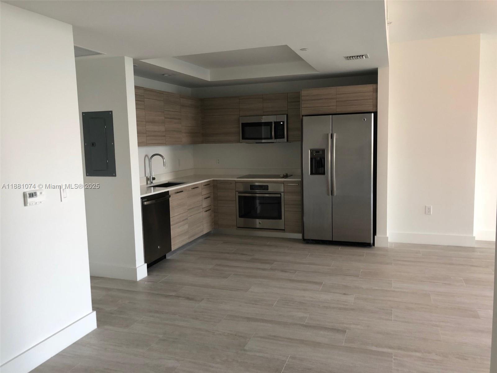 121 NE 34th St #812, Miami FL 33137
