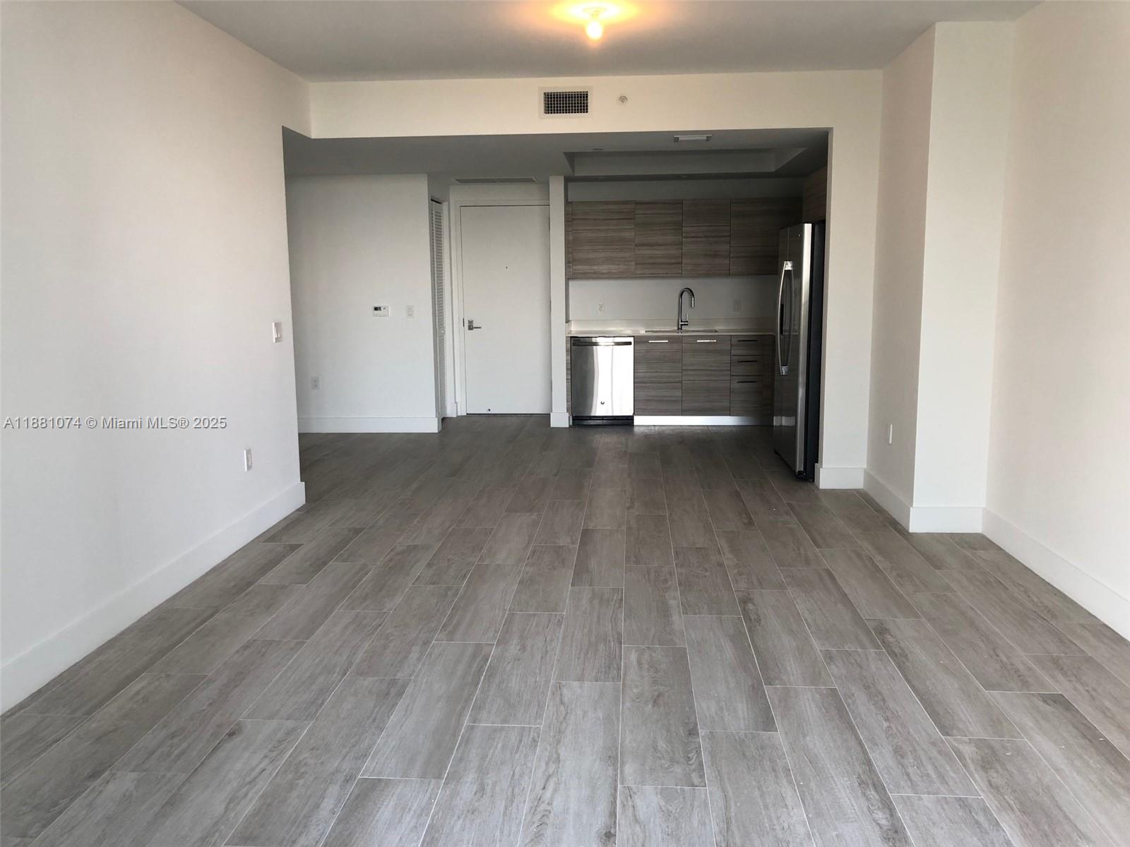 121 NE 34th St #812, Miami FL 33137