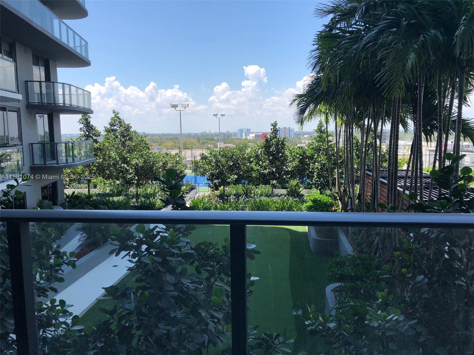 121 NE 34th St #812, Miami FL 33137