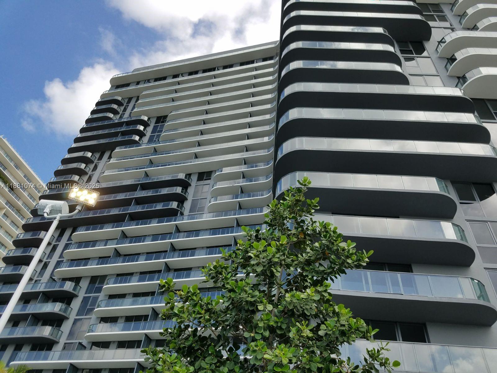 121 NE 34th St #812, Miami FL 33137
