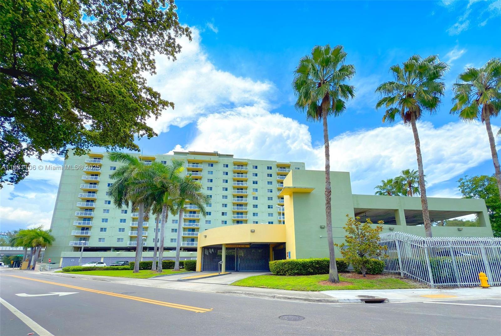 816 NW 11th St #905, Miami FL 33136