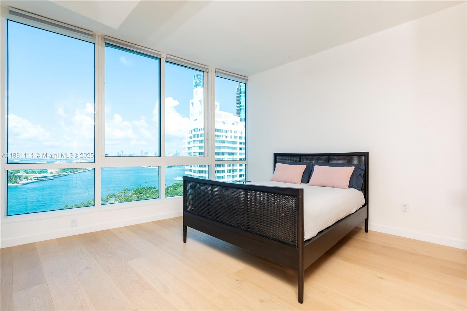 100 S Pointe Dr #1802, Miami Beach FL 33139