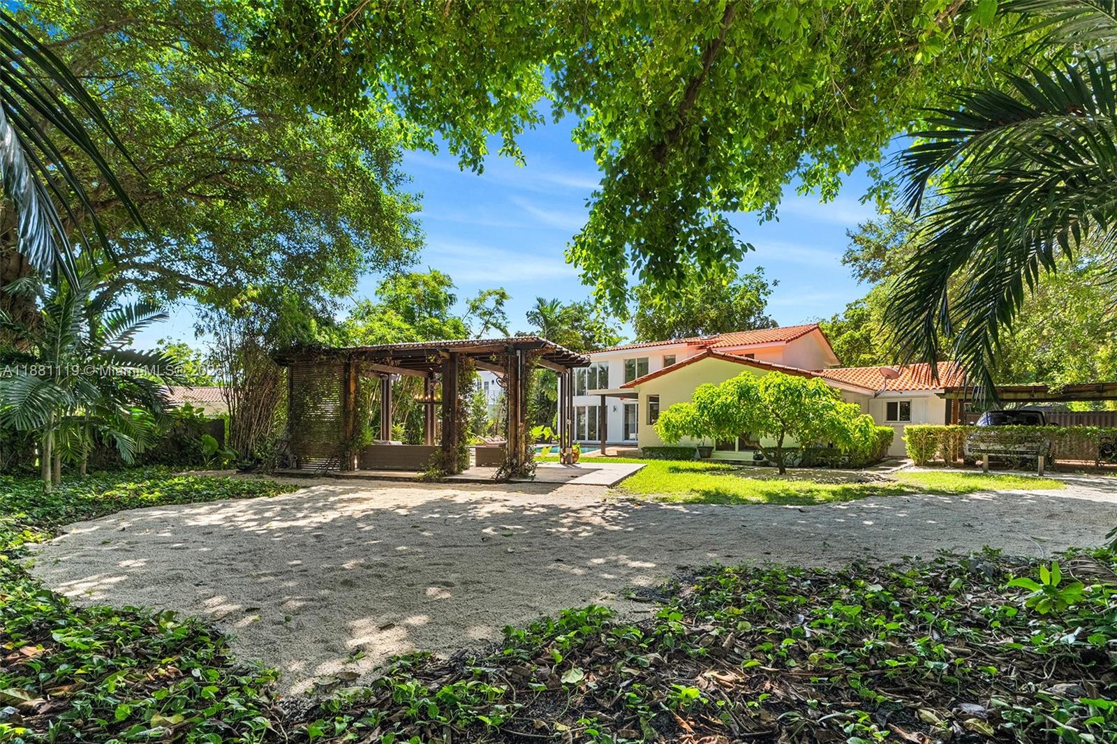 575 Bay Point Rd, Miami FL 33137