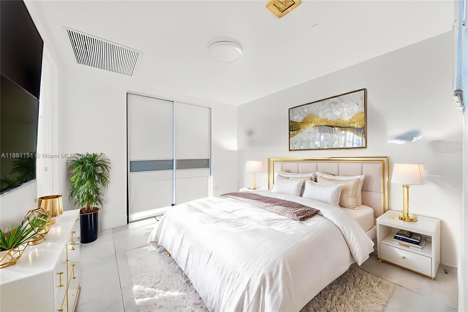 485 Brickell Ave #2209, Miami FL 33131