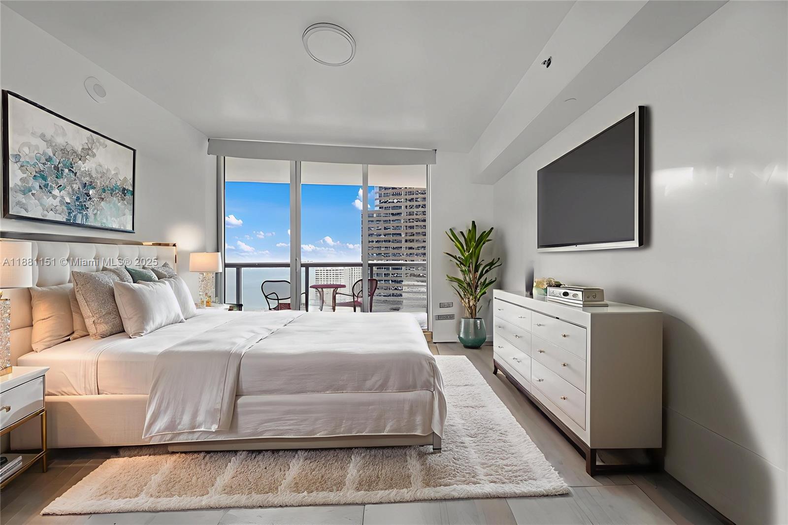 485 Brickell Ave #2209, Miami FL 33131