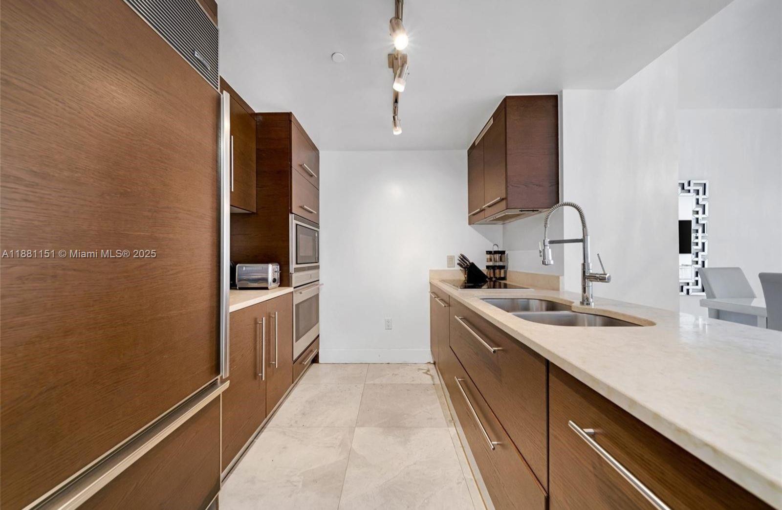 485 Brickell Ave #2209, Miami FL 33131