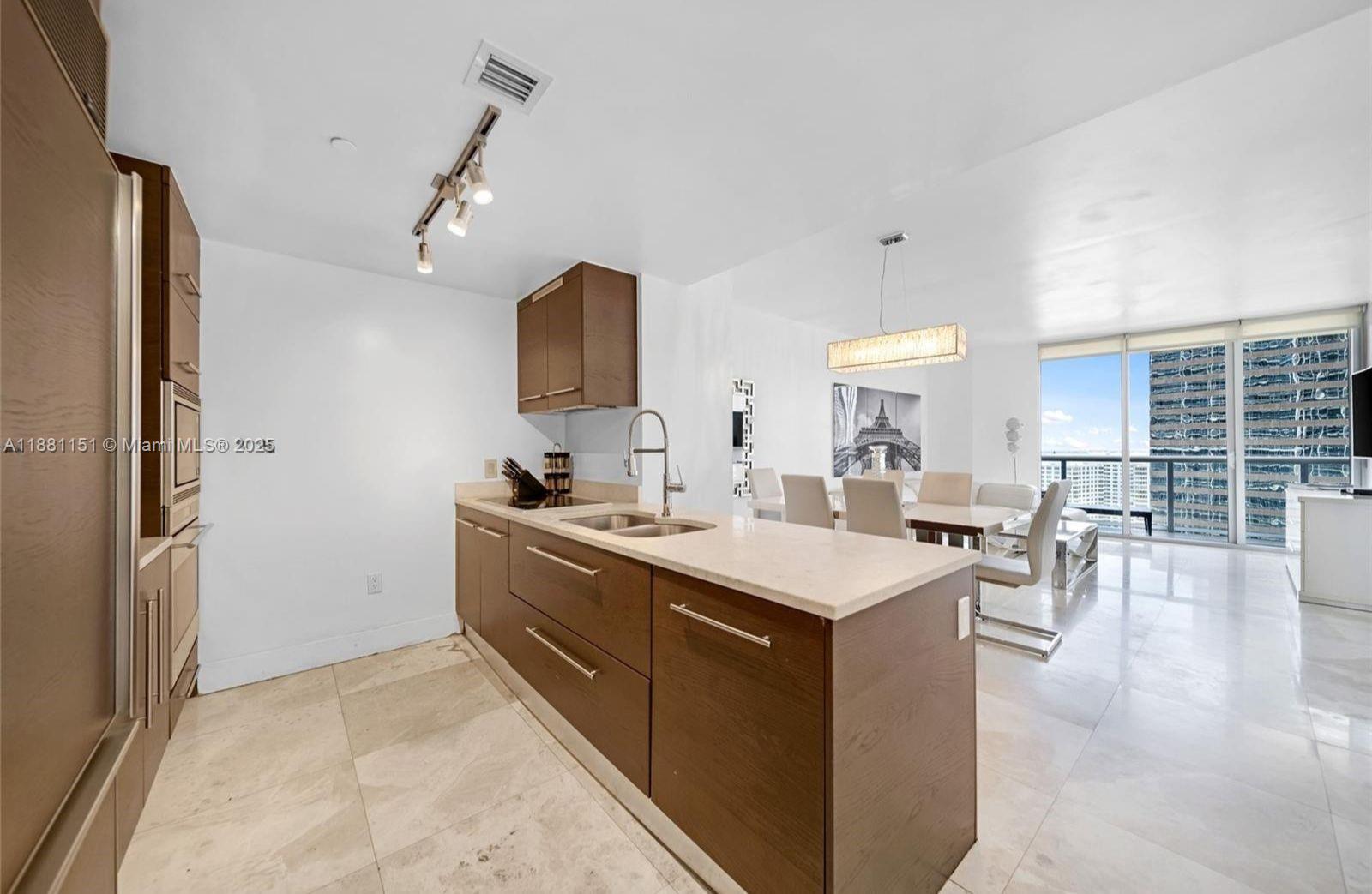 485 Brickell Ave #2209, Miami FL 33131