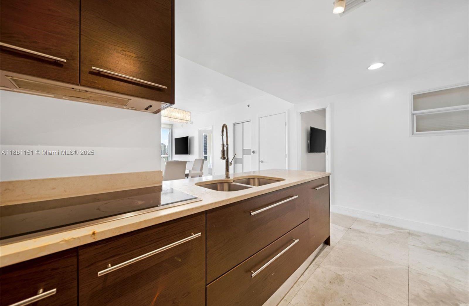 485 Brickell Ave #2209, Miami FL 33131