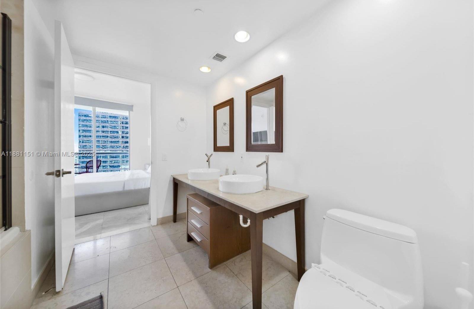 485 Brickell Ave #2209, Miami FL 33131