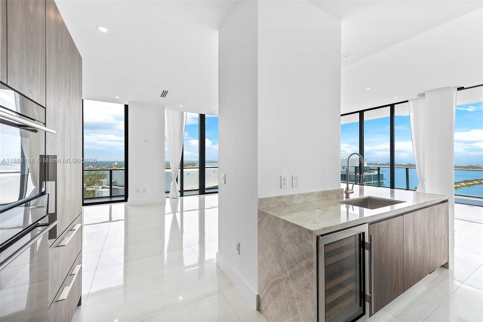 480 NE 31st St #PH5204, Miami FL 33137