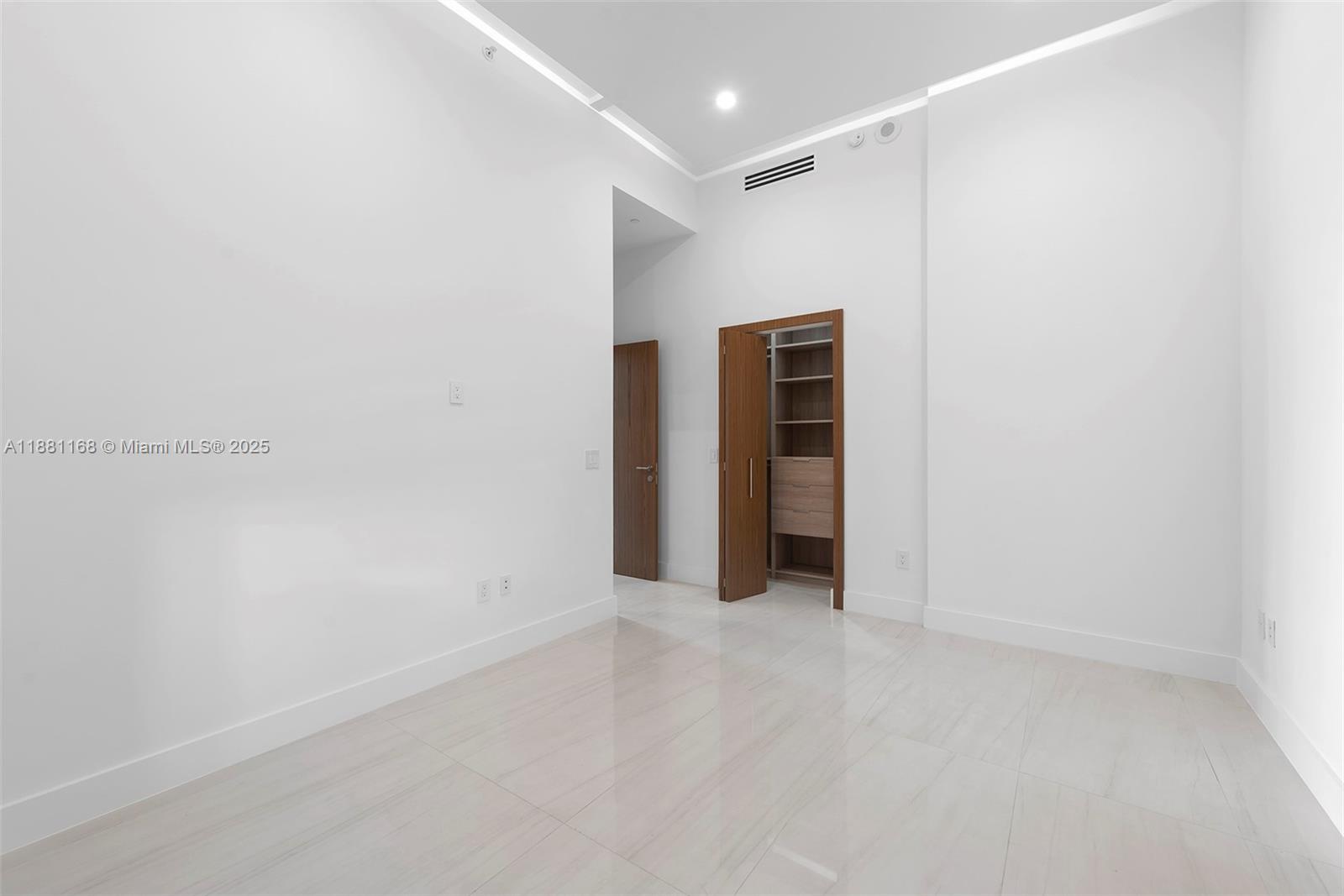 480 NE 31st St #PH5204, Miami FL 33137