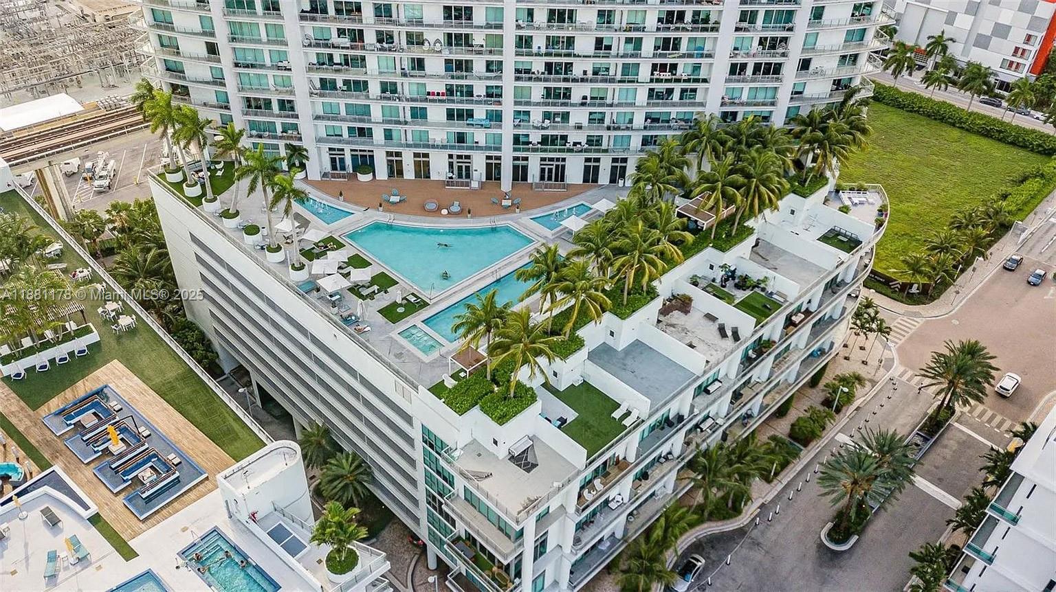 90 SW 3rd St #1807, Miami FL 33130